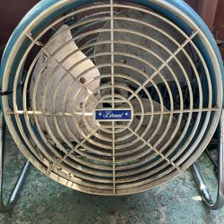 VINTAGE LAKEWOOD RETRO FAN