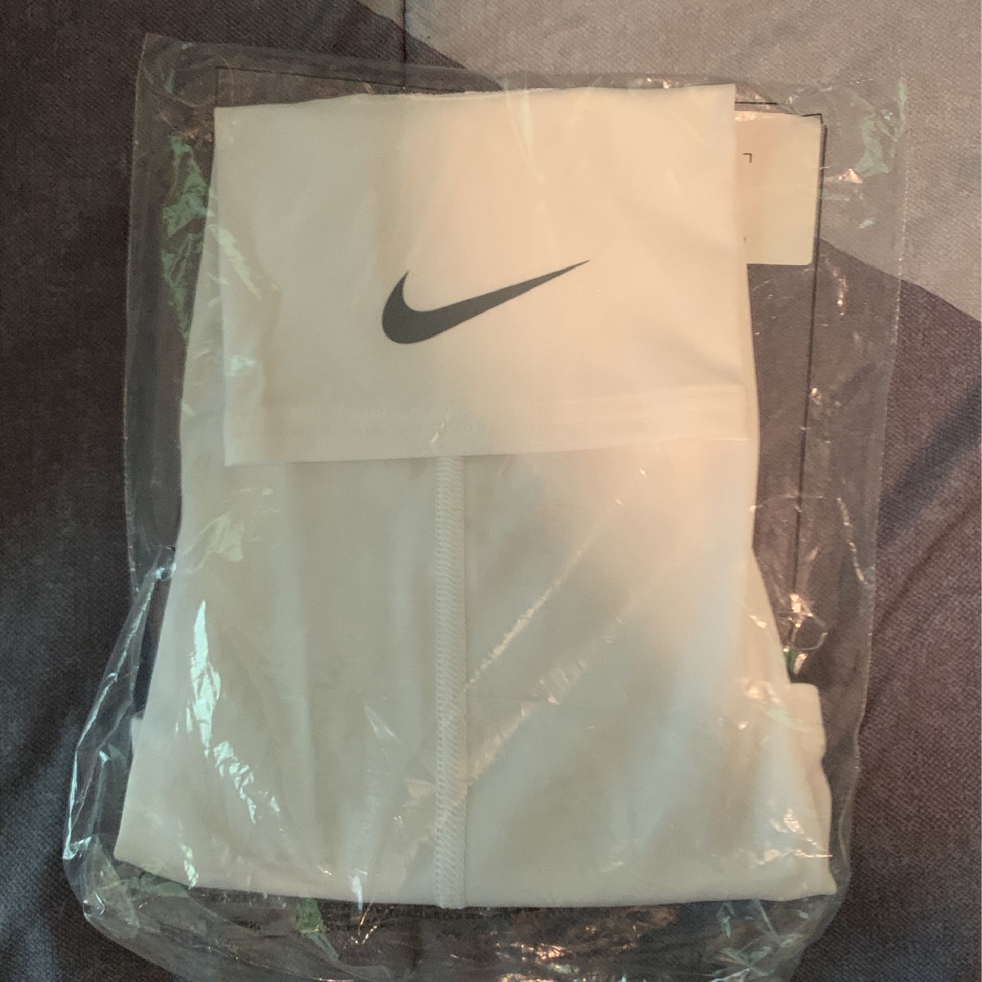 Nike Knee Pad Brand New . Color- White, Size- X-Large