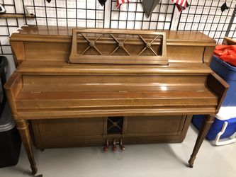Upright Piano (Wurlitzer)