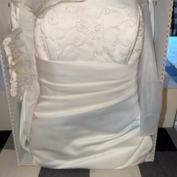 Beautiful Crème Color Wedding Dress Sz 12. 