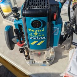 Makita Plunge Variable Speed Router 
