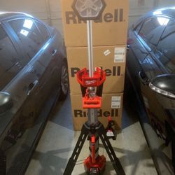 Milwaukee M18 Cordless Rocket Dual Power Light Tower