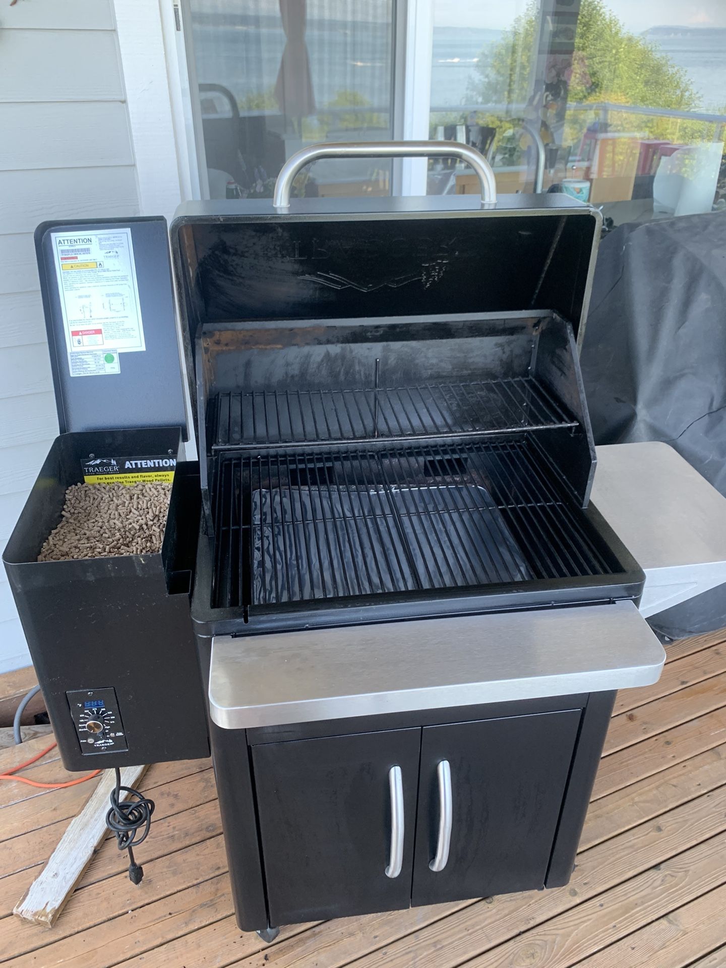 Traeger Grill Silverton TFS62PLD With 4 Bags Pellets/ Cover for Sale