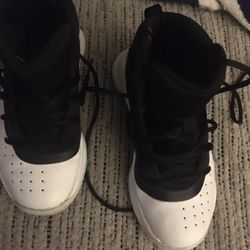 Lnew Kids leather under armor shoes size 13 K only $20 firm