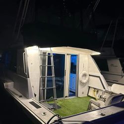 Gentleman’s Yacht 42k Only 253 Hrs Stored At The Marina Always Serviced Runs Excellent!!