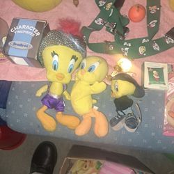 TWEETY ITEMS LOTS all in really good and some new items