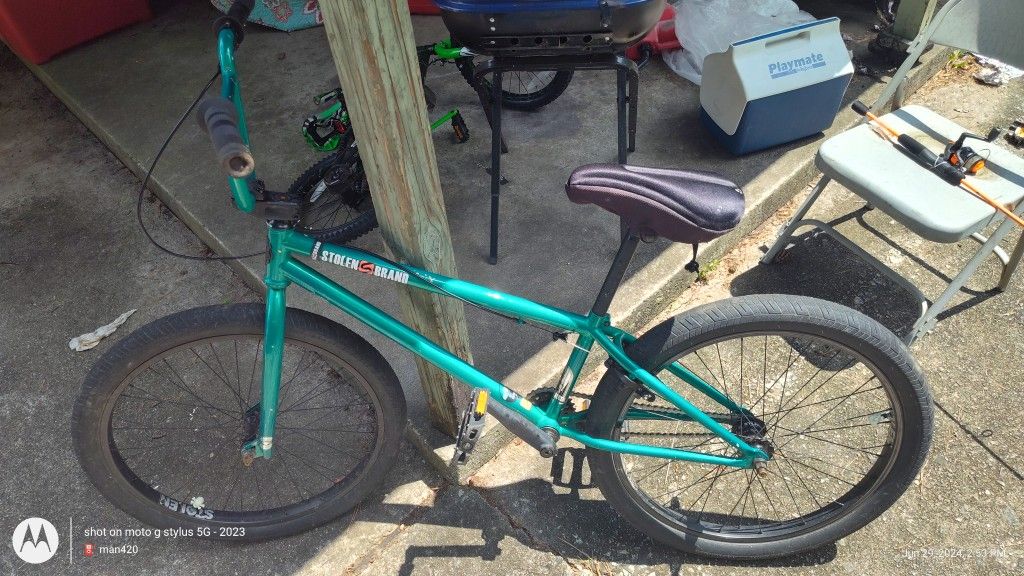 Stolen Saint 24" BMX Bike (21.75" Toptube) (Chameleon Green)