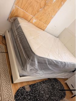 Queen mattress pillow top set with box spring (2pc - new)
