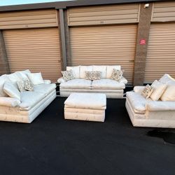 4 piece living room set in excellent condition /juego de sala de 4 piezas en excelentes condiciones 