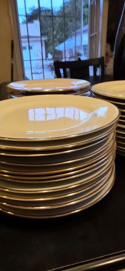 White Ceramic Dinner Plates with Gold Rim