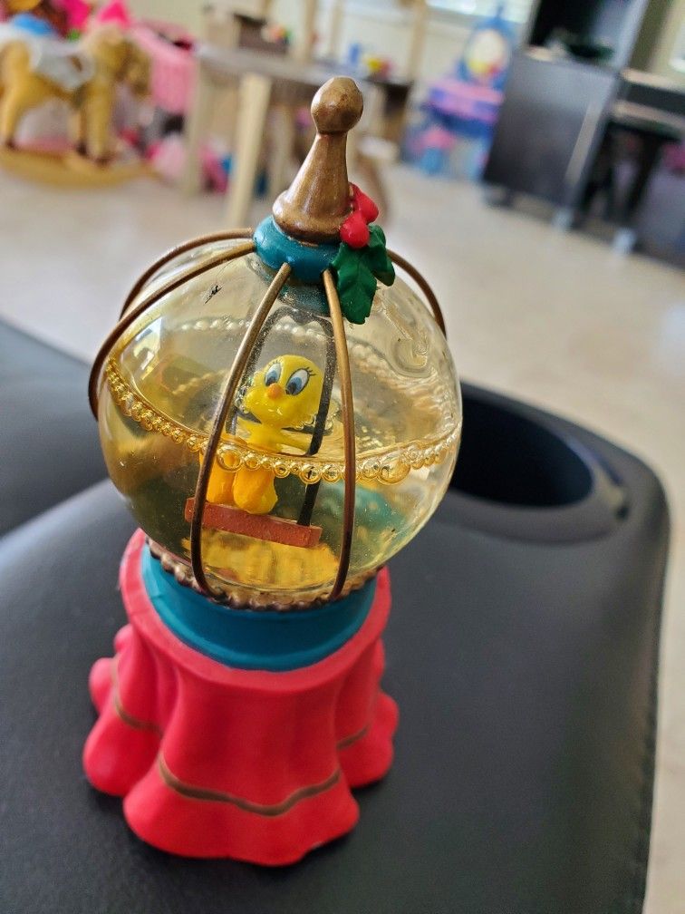 Older Tweety Bird Snowglobe