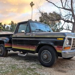 1979 Ford F100 Custom Flareside 1/2 Ton Shortbed Pickup Truck 
