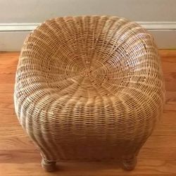 MOVING PICKUP ASAP Antique Round Rattan Wicker Ottoman / Footrest

