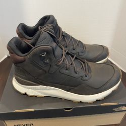 The North face Men’s boots  Vals mid leather Wp  Size8.5-11.5 available new