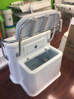 Large live well leaning post