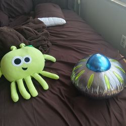 "Greetings Earthlings"