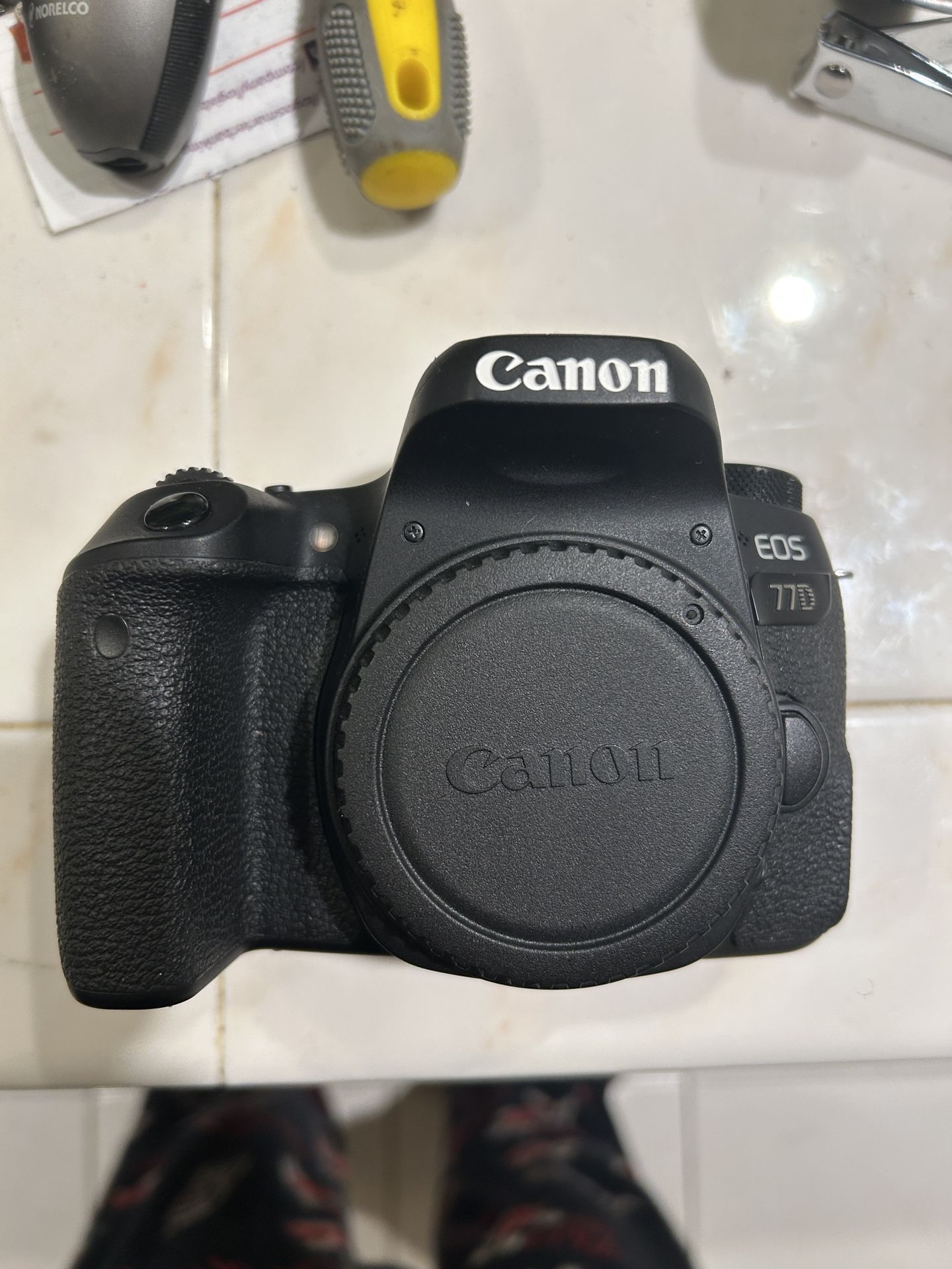 Canon EOS 77D 24.2 MP Digital SLR Camera - (Body) W Battery & 64gb Chip, Perfect !
