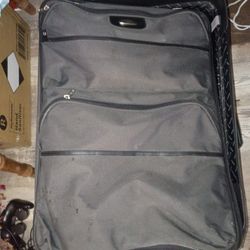 Samsonite Lrg Like New Luggage Big Has Wheels Easy To Pull 19 Across By 26 Tall 