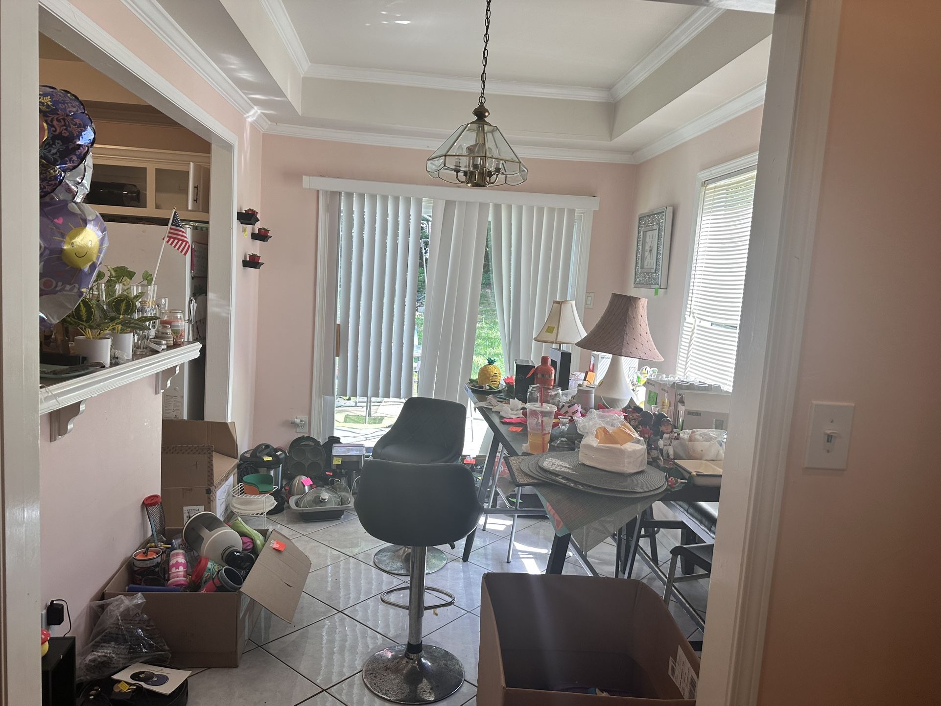 Table With 4 Stools
