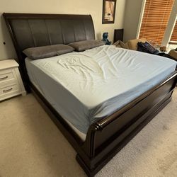 King Broyhill Hardwood Sleigh Bed Msrp $2900