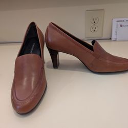 Women's Dress Shoes 8 Med NEW IN BOX  2.4" Heel