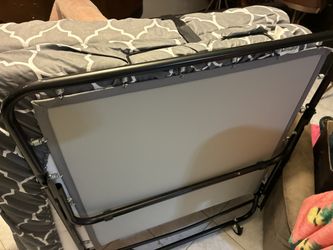 Foldable bed/cot
