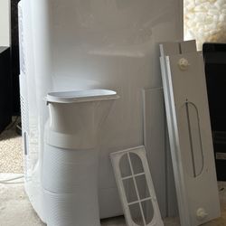 Like  New-portable room air conditioner 10,400 BTUs