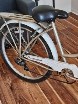 9 gears VINTAGE SCHWINN LADIES BEACH CRUISER