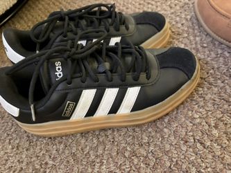 Adidas Size 7 Women /5.5 Men