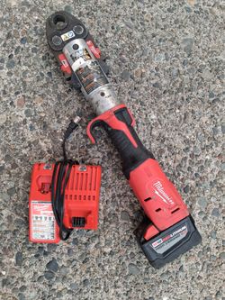 Milwaukee 2773-20 M18 Long Throw Press Tool 9.0bat & Charger 1/2 in Jaw . Pick up fremont sea.. No lowball offers please. No trades
