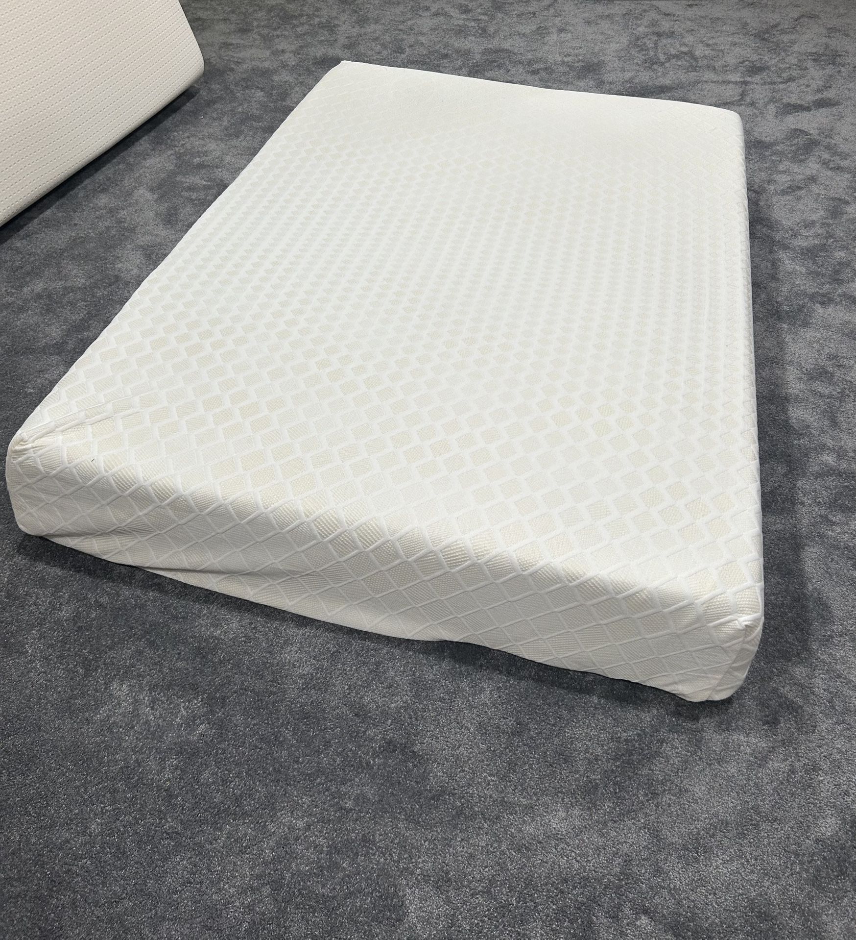 Ashley Furniture Chime 10” Firm Full size Memory Foam Mattress