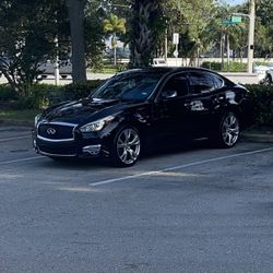 Infiniti Q70 