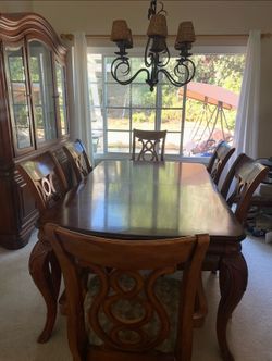 Dining table for 8 with matching China cabinet
