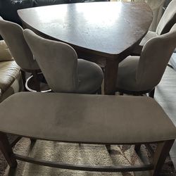 Dinning Room Table With Chairs 