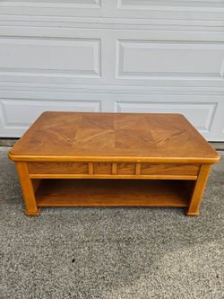 Vintage Oak Lift-top Coffee Table