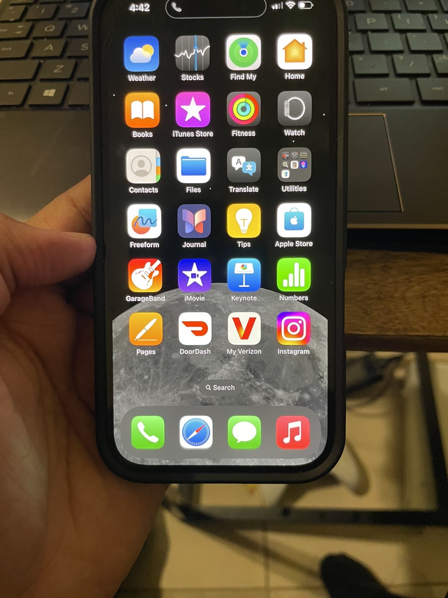 Apple iPhone 16