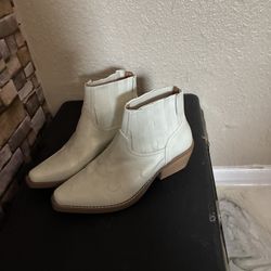 Women’s Shoes And Clothes 