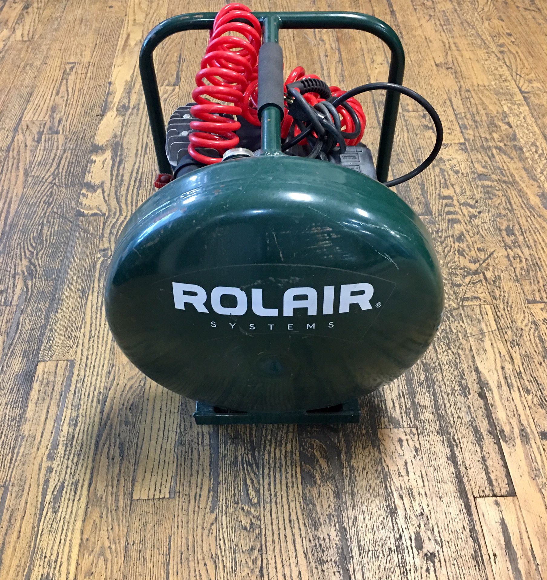 ROLAIR 2HP 4.5 GAL SINGLE STAGE AIR COMPRESSOR MODEL D2002HPV5