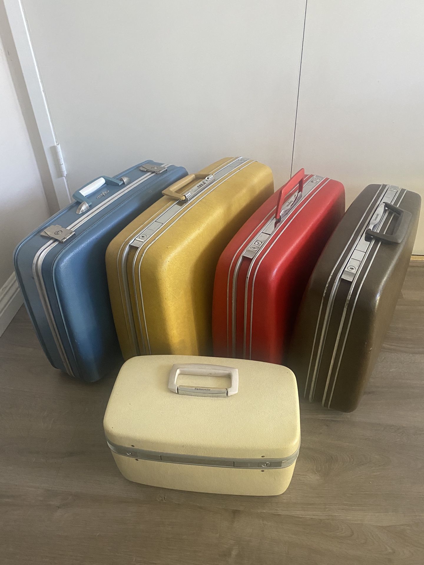 5 Piece Vintage Luggage 4 Samsonite Hardcase + 1