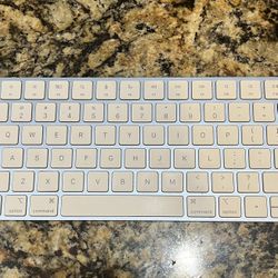 Apple Magic Keyboard With Touch ID (2024)