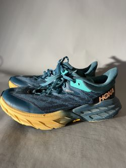 Women’s Hoka Speedgoat 5 Gtx Sz 9B shoes