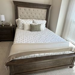 Beautiful Queen Size Bedroom Set-includes New Mattress