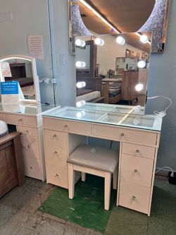 🚚Flash Deal🚚Brand New LED Light Vanity With Stool $699, Finance available, Delivery Available