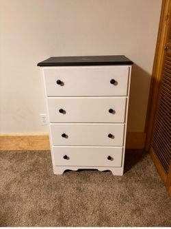 Wood 4-Drawer Chest / Dresser – Modern Farmhouse