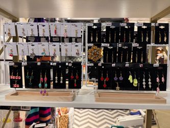 BOOTH CLOSING $1 earrings bracelets keychains books and more!!!