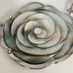 Reversible 925 Silver Pendant With Craved Mother Of Pearl Rose And Petal Design