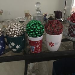 Mugs With Huge Ornament 