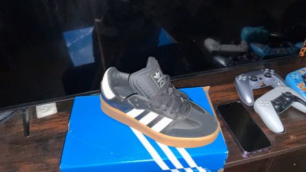 Samba adidas size 6 1/2 men.