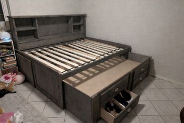 Full Sized Bed Over Twin Pull Out Bed With Shelves And Drawers