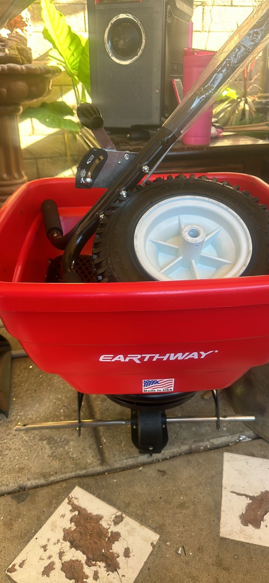 Earthway fertilizer spreader